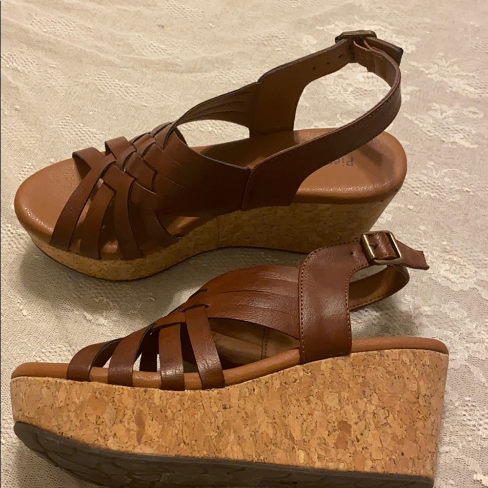 Women’s platform sandals